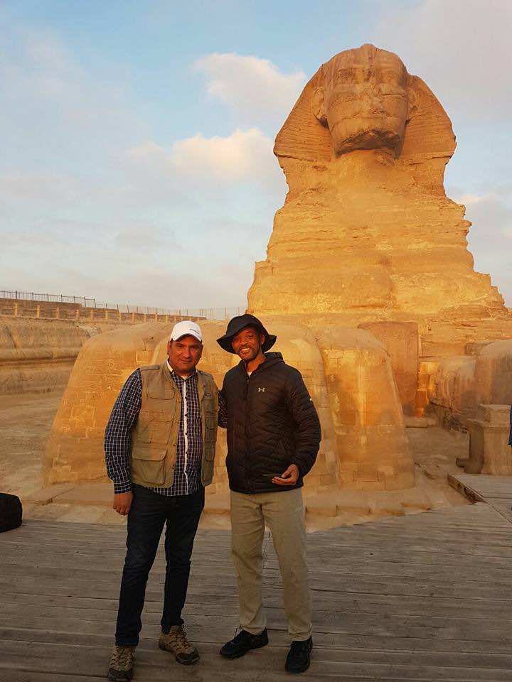 Will Smith taking photos with Egyptians in the Pyramids area