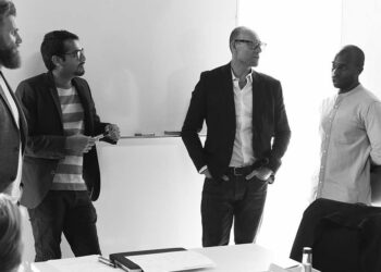 Startup Business Team Brainstorming on Meeting Workshop, Things You Should And Shouldn't Do To Make Meetings Productive