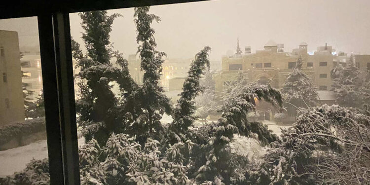 Amman turns white as snow storm hits