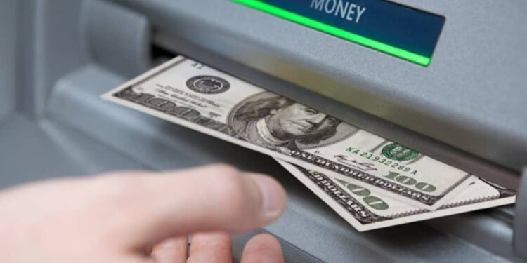 Egypt's banks impose cash limits on withdraws abroad and internet dollar usage